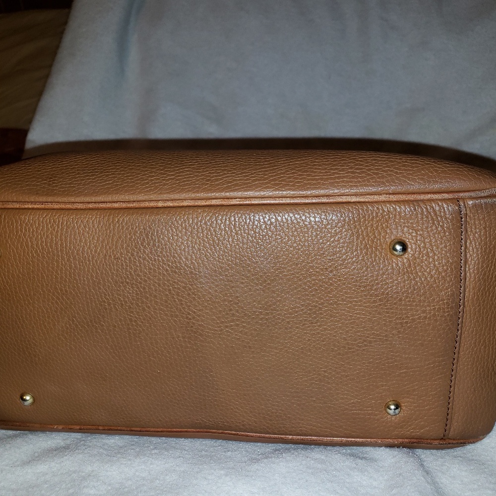Handbags - Picture 3 of 7